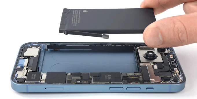 Fugas revelam baterias do iPhone 17 As baterias do iPhone 17, 17 Pro e 17 Pro Max trazem grandes melhorias face à geração anterior. Apenas o iPhone 17 Air terá menor capacidade, mas ainda acima do esperado.