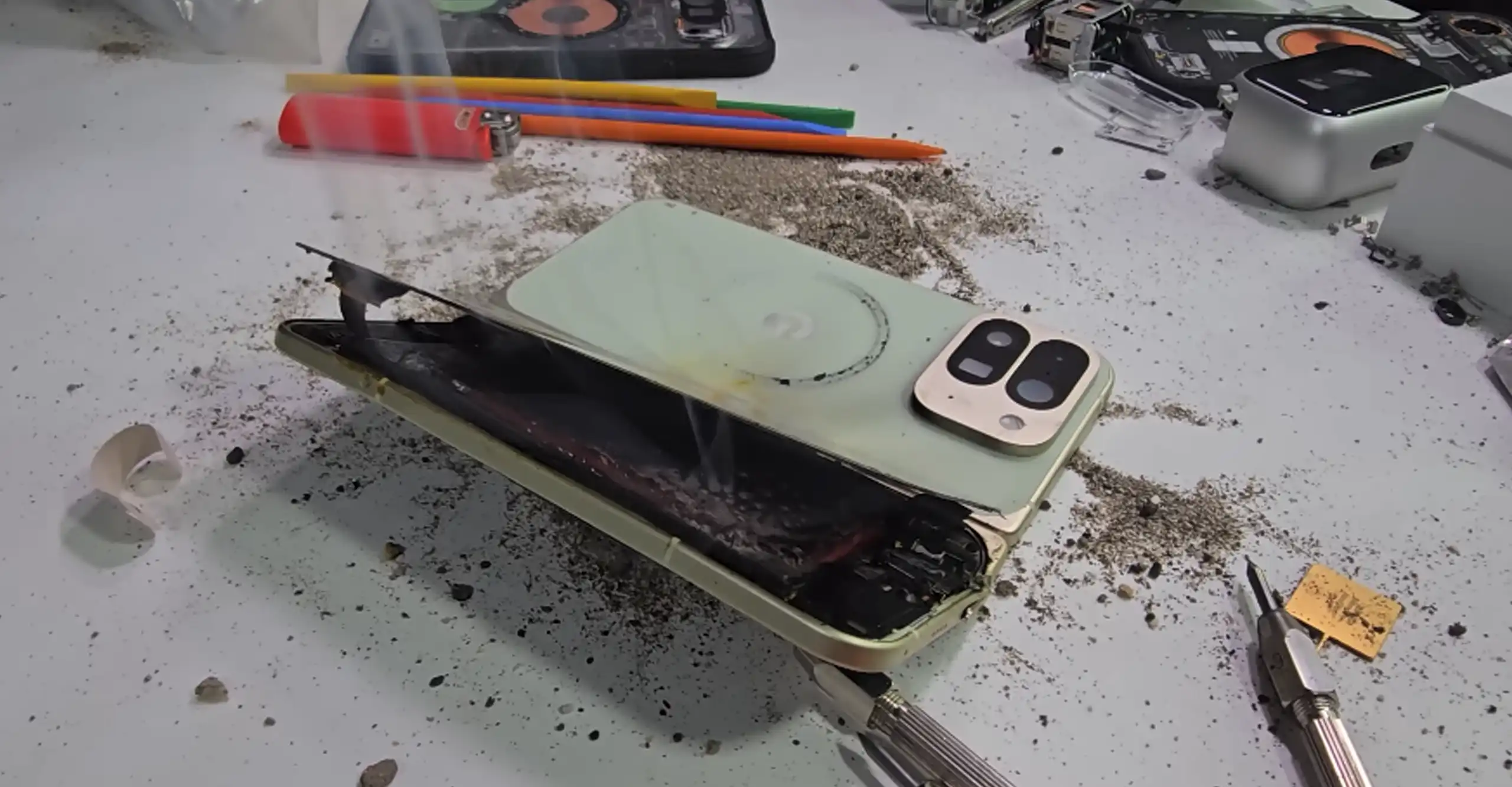 Google Pixel 10 Pro Fold explode durante teste de durabilidade