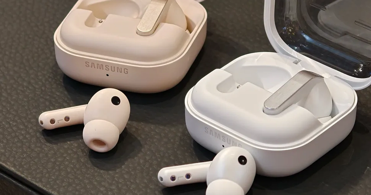 Os novos Galaxy Buds 4 têm uma função que nunca viste nos AirPods