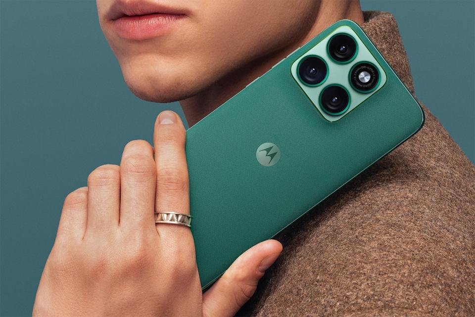 motorola-edge-70-fusion-ecra-144hz-camera-sony