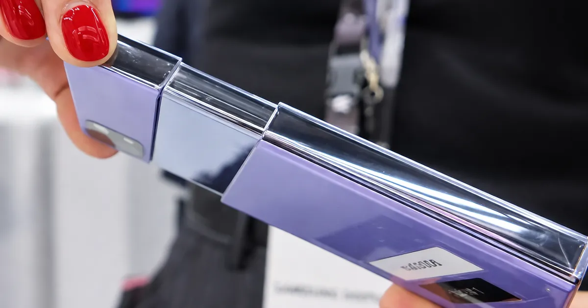 Novos formatos da Samsung: trifold evolui e surge modelo deslizante